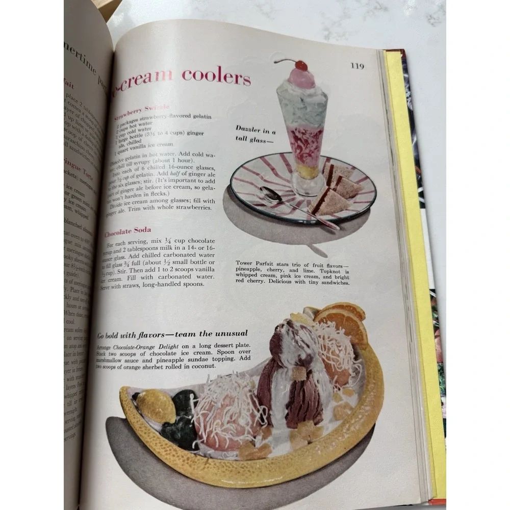 Vintage 1968 Better Homes and Garden Holiday Cookbook. Special Occasions